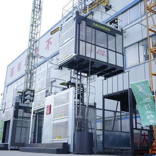 2吨载货施工升降机建筑工地施工升降机单柱双吊笼升降机图片5