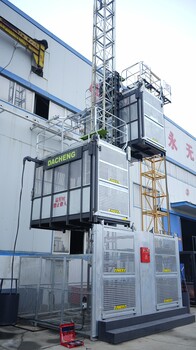 廠家供應(yīng)建筑SC120齒條式貨梯、室外附墻升降物料提升機(jī)