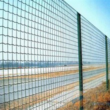 双边丝护栏网高速公路防护铁丝网生产