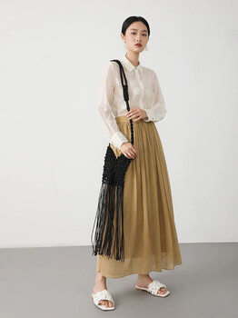 廣州原創(chuàng)設(shè)計師時裝子容女士羽絨服品牌女裝尾貨批發(fā)走份