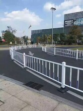 锌钢道路护栏-交通护栏-市政围栏-人车分离栏-车流分离栏