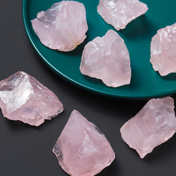 天然粉晶原石粉色水晶碎石批发价格粉晶的寓意