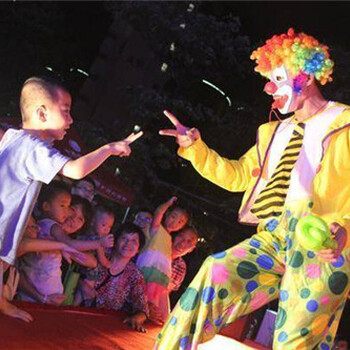 珠海生日宴会策划气球布置小丑泡泡秀表演婚庆布置