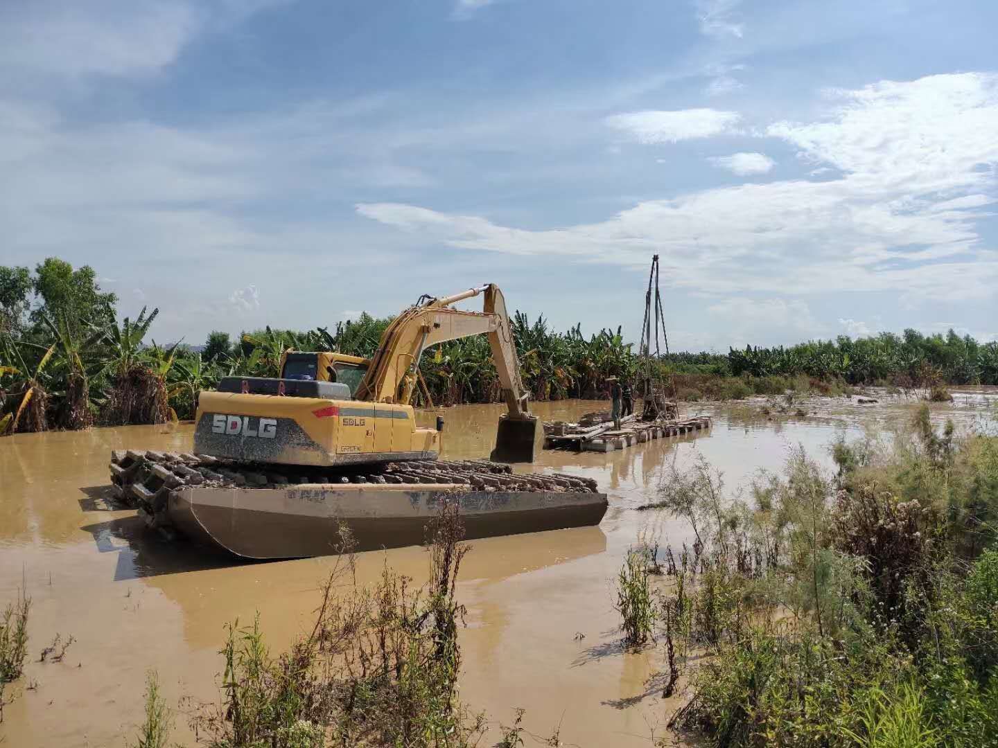广州水上挖机清淤公司电话