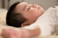 輔食添加過多，寶寶睡覺時會有4個“小動作”，可能導致脾胃虛弱