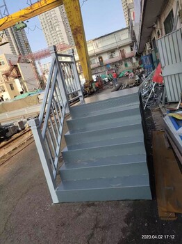 迎泽区焊接钢结构楼梯旋转楼梯纯手工铁艺楼梯扶手制作