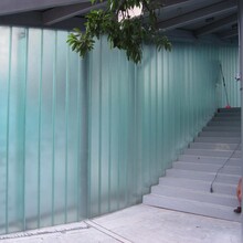 郑州U型钢化玻璃异型玻璃定制郑州U型玻璃外墙U型钢化玻璃图片