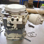上海维修履带吊液压泵HPR135-02林德柱塞泵修理