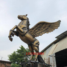 仿铜骏马动物雕塑模型_广东广州玻璃钢飞马雕塑_树脂彩绘大马广场雕塑摆件