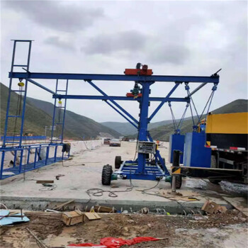 山西陵川县防撞墙模板台车吊装作业平台一体机
