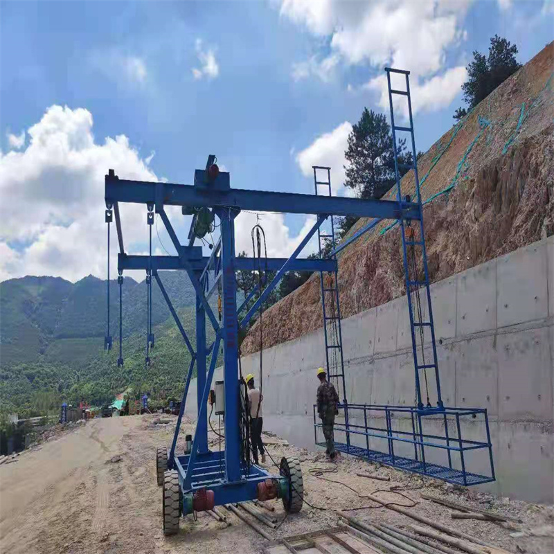 西藏昌都地区左贡县高空模板台车安装