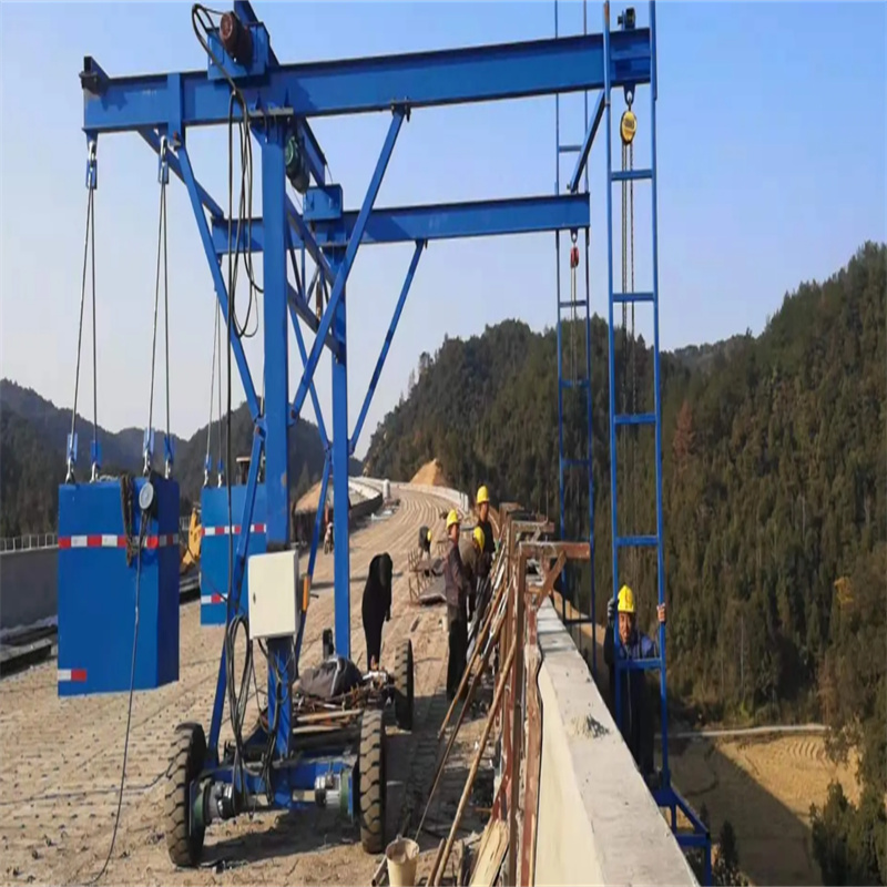 云南西双版纳勐海县自动行走模板台车吊装作业平台一体机