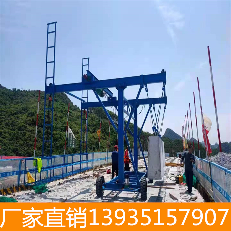 海南陵水黎族自治县1T型防撞墙模板台车吊装作业平台一体机