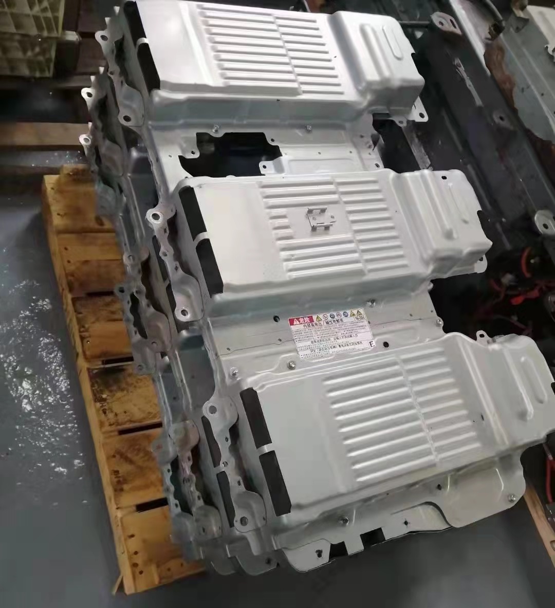 杭州18650锂电池回收价格表-大量回收新能源车锂电池包底盘