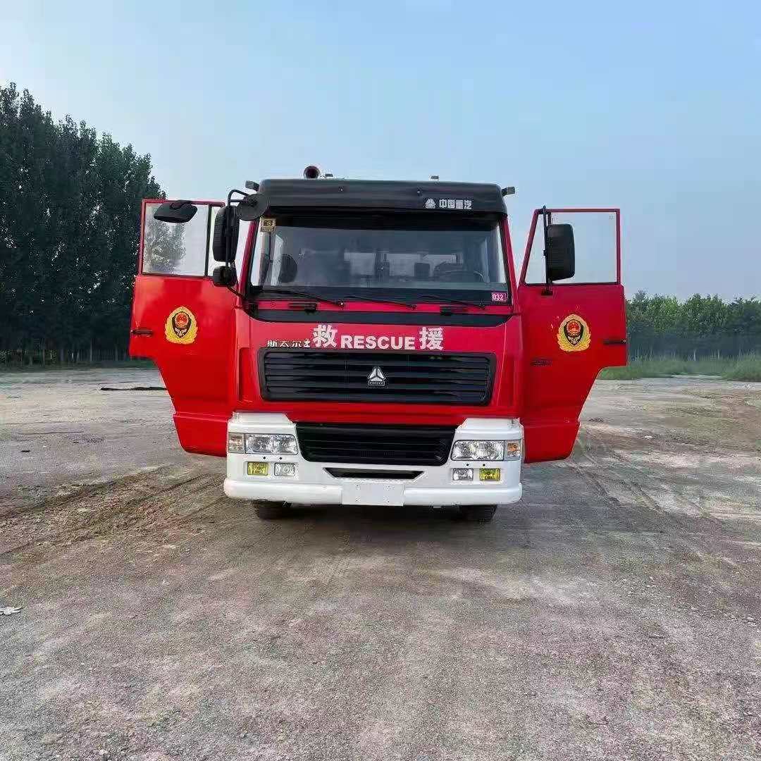 斯太尔王举高消防车图片