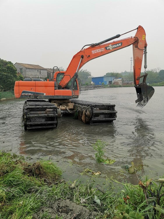 德国河道清淤机械设备图片