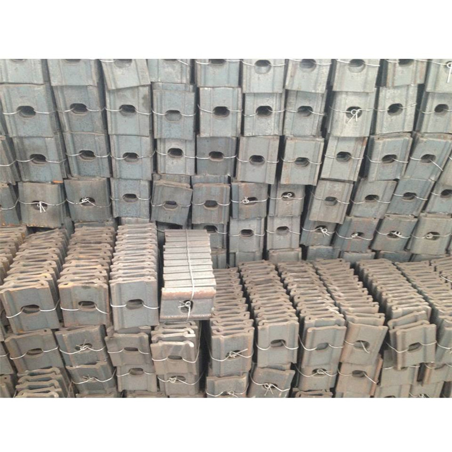 新疆QU80轨道压板集装箱堆场钢轨压板生产厂家