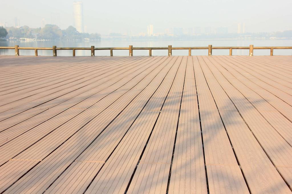 郴州木塑花园地板使用年限