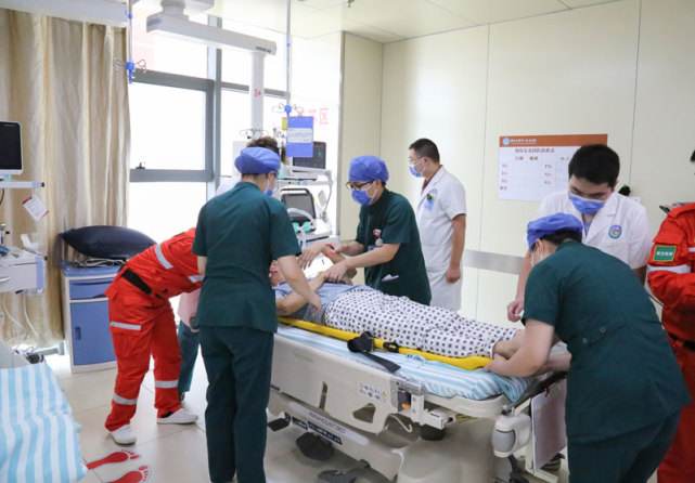 许昌长途转运病人流程救护车跨省接送-24小时服务