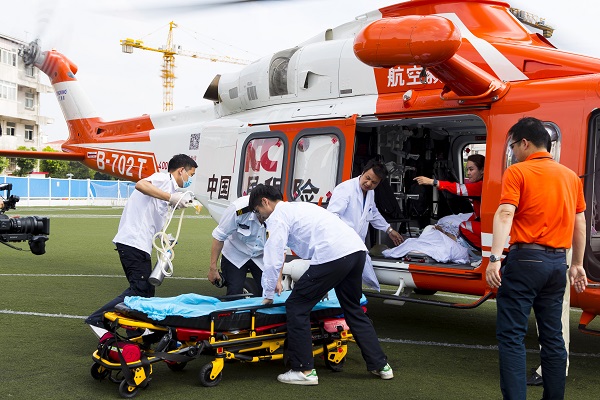 柳州救护车转运病人公司-救护车接送病人转院