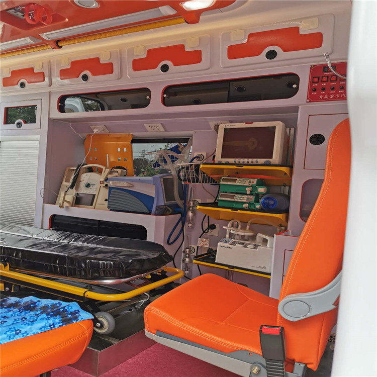 恩施救护车提供跨省转运病人服务，医护团队全程护送