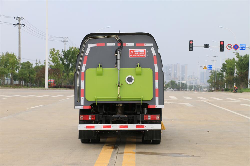 上海青浦工厂用小型吸尘车