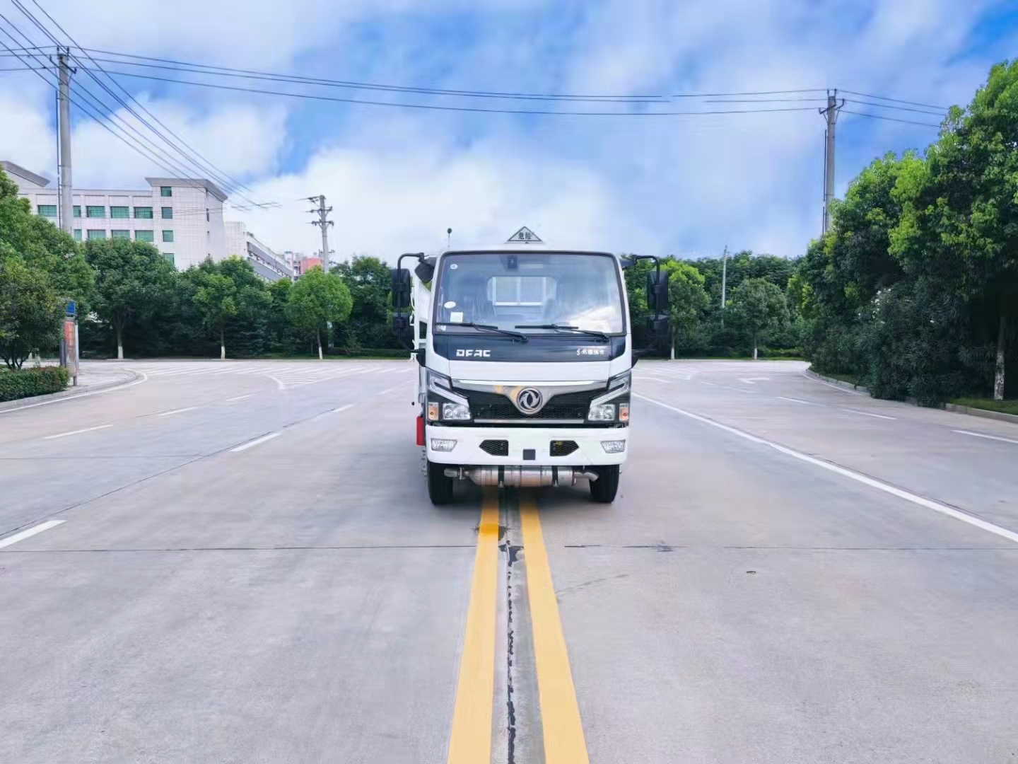 青岛123类危险品运输车