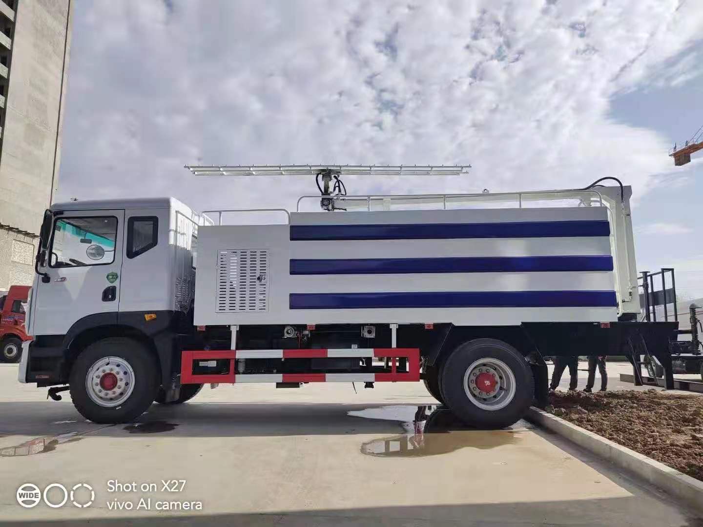 新疆乌鲁木齐高速波形护栏清洗车