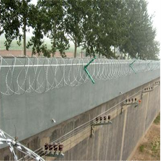 雅安监管区隔离网-围墙加高铁丝网