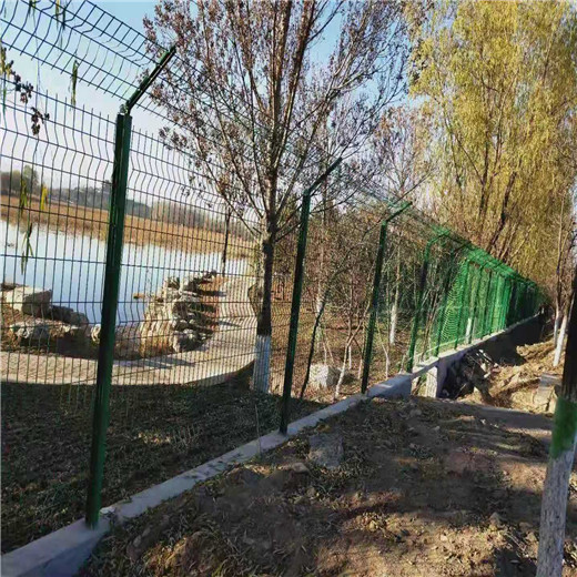 新疆郭楞铁艺场区栅栏-水源地围网