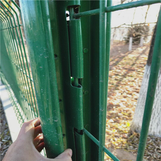 广东湛江学校围墙隔离栏-圈山铁丝网围栏