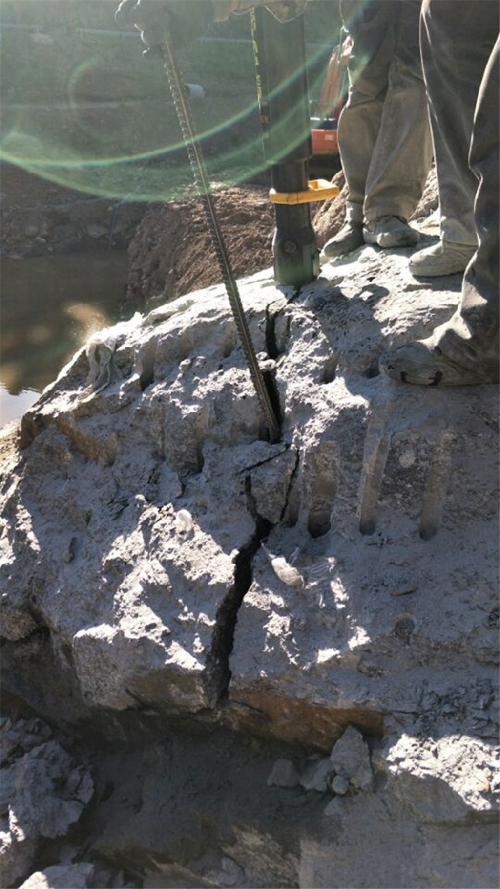 挖沟渠液压岩石分裂机