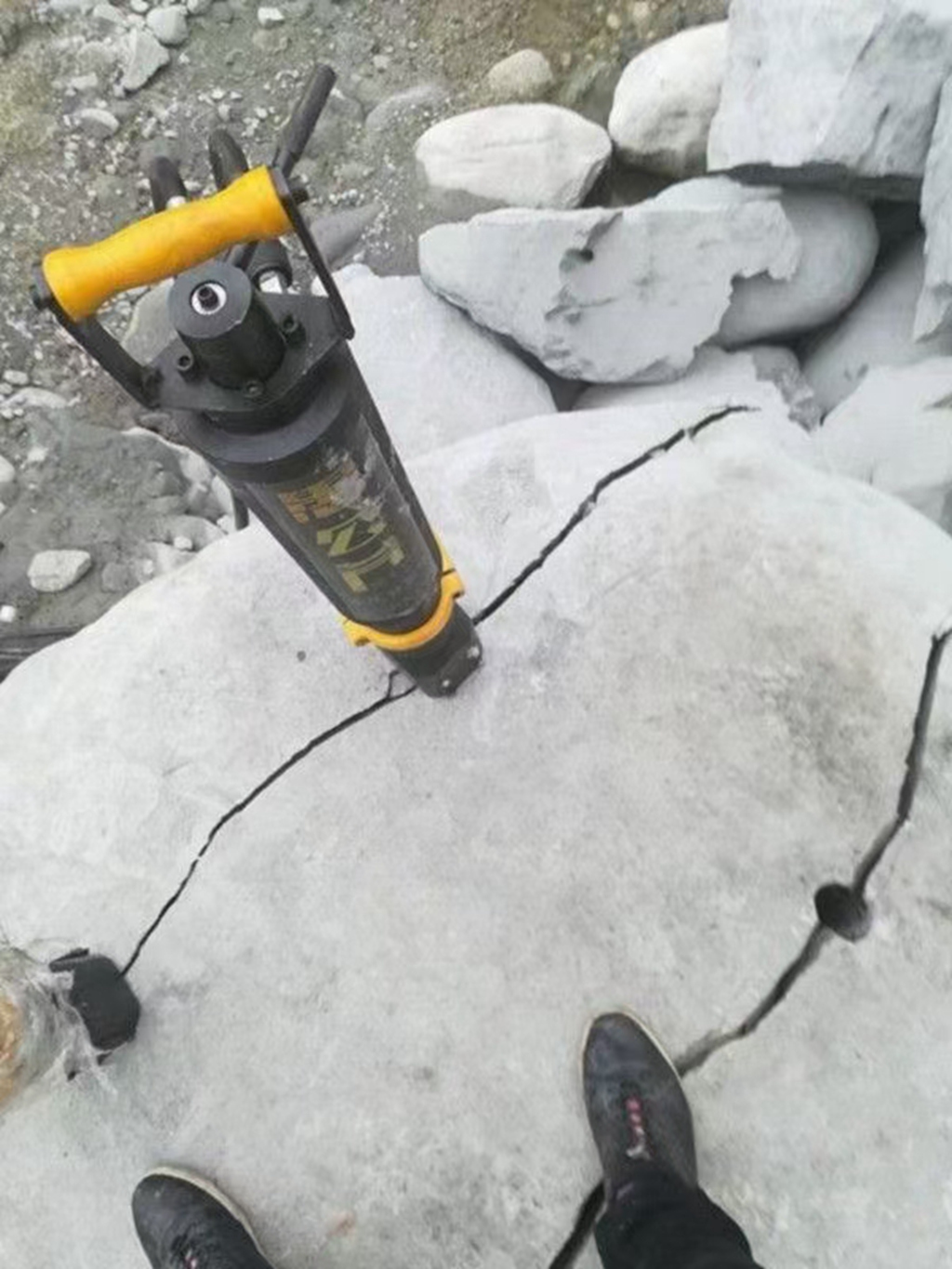 破硬石头棒岩石分裂机