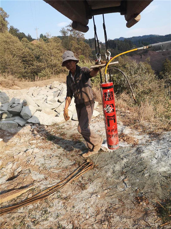 岩石大方量开采分裂机