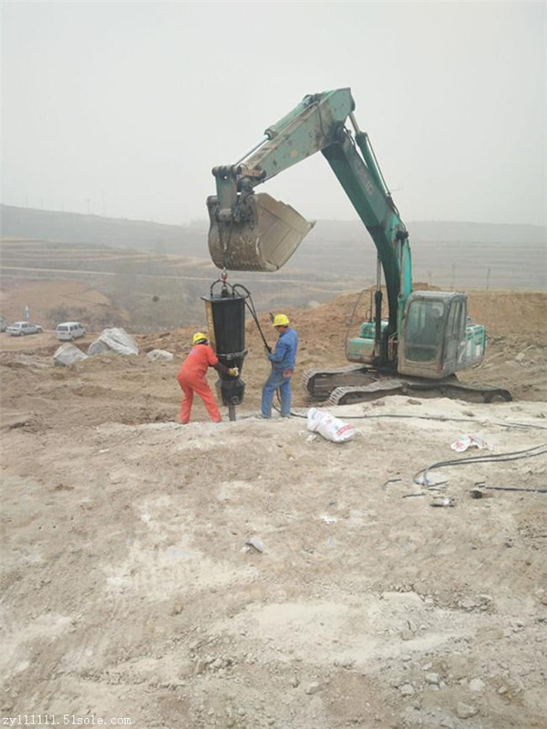 竖井挖掘岩石分裂机