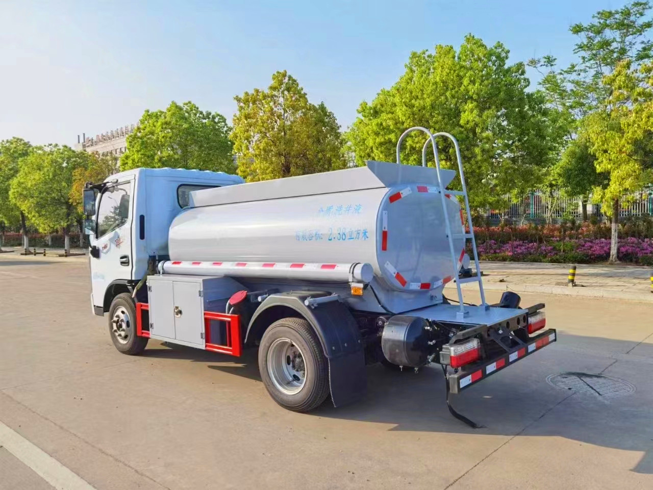 国六液态运输车净水剂运输车供水罐式车