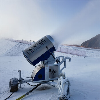 大面积雪场使用造雪机设备可牵引移动新型操作智能造雪机