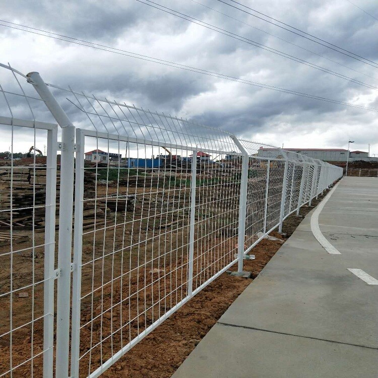 肇庆围墙围栏铁丝网厂家2米高钢丝网围栏价格绿化带护栏网
