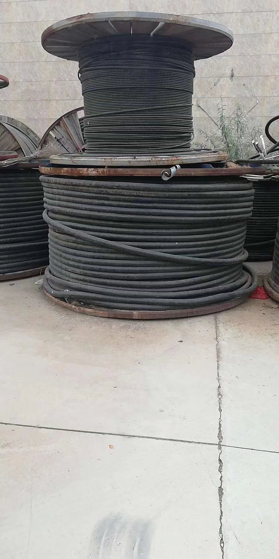 {荣发电缆回收}周口光伏电缆价格600高压电缆回收/厂家